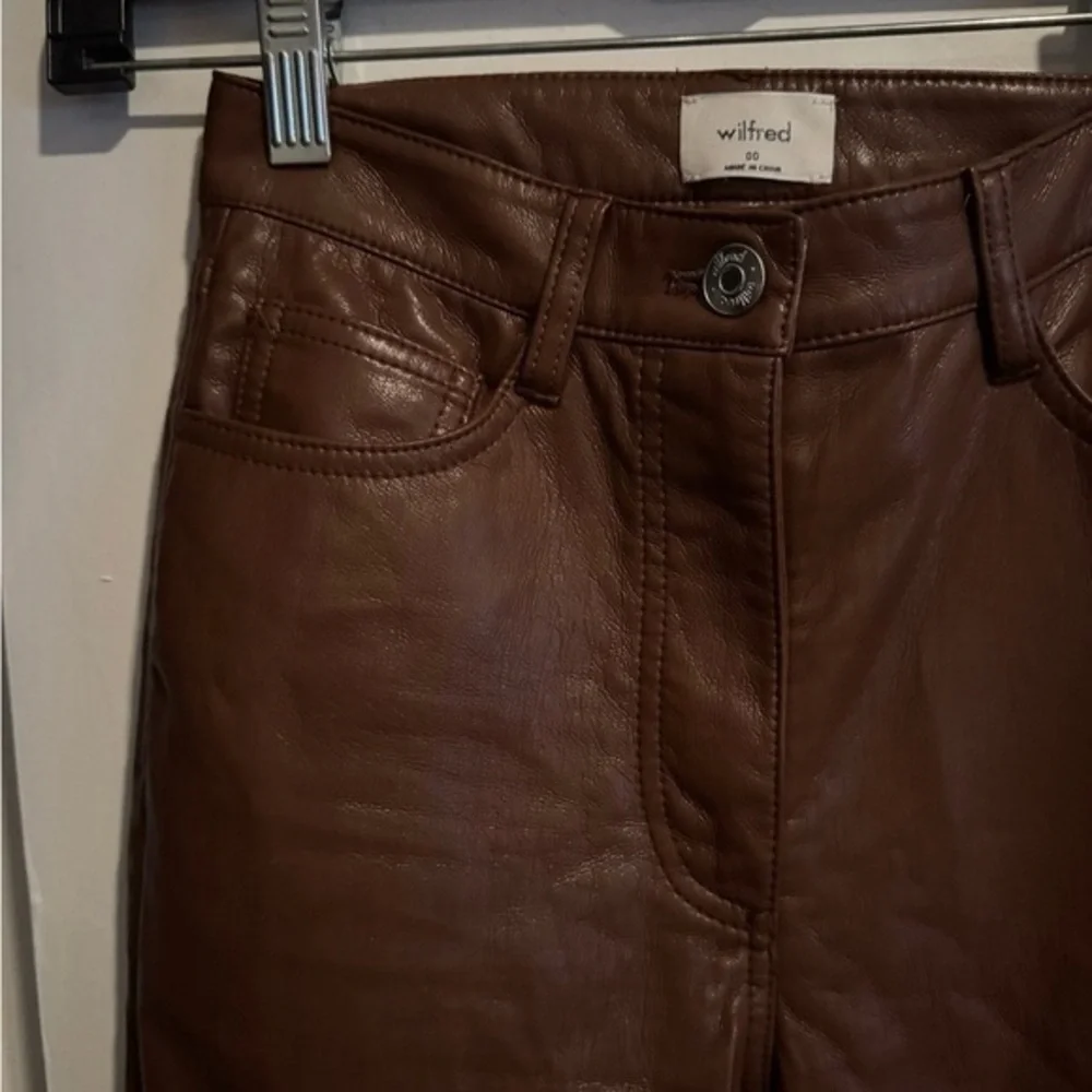 ARITZIA x Wilfred MELINA PANT cognac brown jeans made of vegan faux leather 00 - Picture 2 of 5